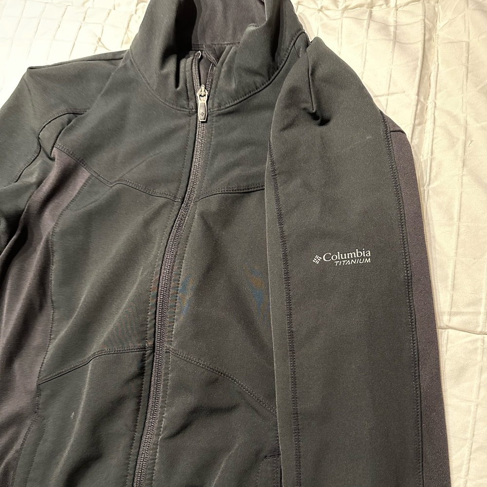 Columbia titanium light jacket